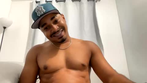 Snapshot of latinbbc_00 chatting on 24, 2, 2025 latinbbc_00 online show from 24, 2, 2025