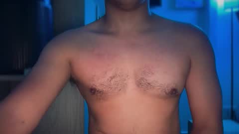 Snapshot of latinboiialexxx chatting on 4, 4, 2026 LATiNBOiiXXX online show from 4, 4, 2026