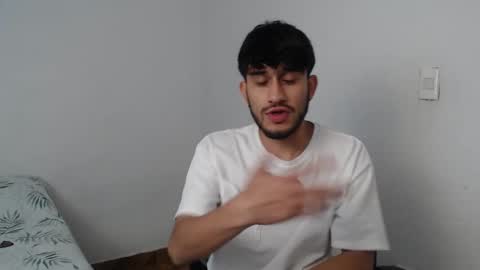 Snapshot of latinbunny7779 chatting on 16, 12, 2024 camilo online show from 16, 12, 2024