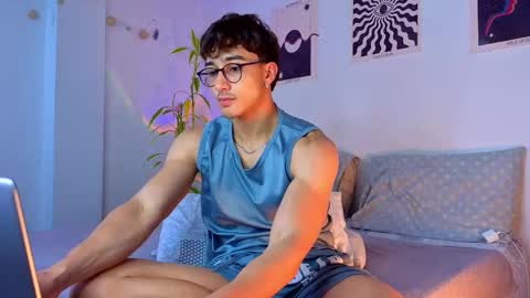 Snapshot of latinguyxl chatting on 11, 9, 2025 Logan online show from 11, 9, 2025