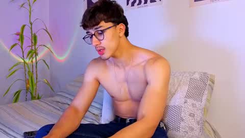 Snapshot of latinguyxl chatting on 24, 9, 2025 Logan online show from 24, 9, 2025