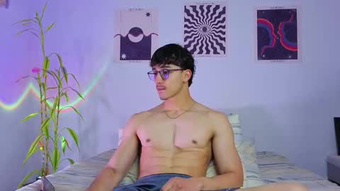 Snapshot of latinguyxl chatting on 27, 9, 2025 Logan online show from 27, 9, 2025