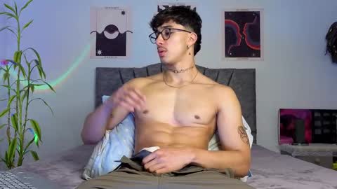 Snapshot of latinguyxl chatting on 4, 11, 2025 Logan online show from 4, 11, 2025