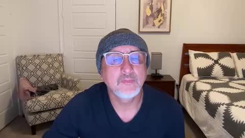 Snapshot of latinnous chatting on 18, 10, 2025 QS - INDEPENDENT MODEL online show from 18, 10, 2025