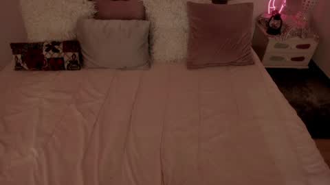 Snapshot of lau_123x chatting on 5, 1, 2025 Laura online show from 5, 1, 2025