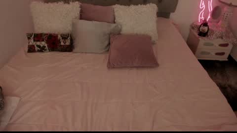 Snapshot of lau_123x chatting on 7, 1, 2025 Laura online show from 7, 1, 2025