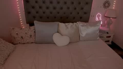 Snapshot of lau_123x chatting on 21, 11, 2025 Laura online show from 21, 11, 2025