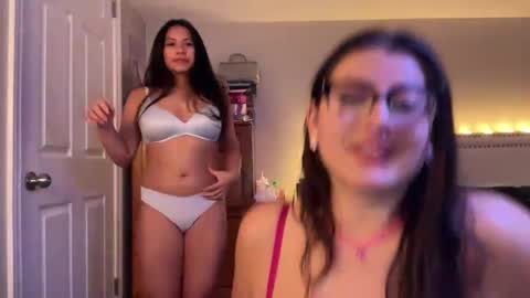 Snapshot of lau_mamacita chatting on 22, 11, 2025 lau_mamacita online show from 22, 11, 2025