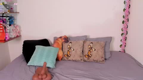 Snapshot of laura1__ chatting on 4, 10, 2025 laura1__ online show from 4, 10, 2025