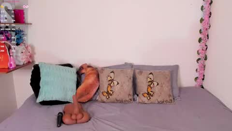 Snapshot of laura1__ chatting on 20, 10, 2025 laura1__ online show from 20, 10, 2025