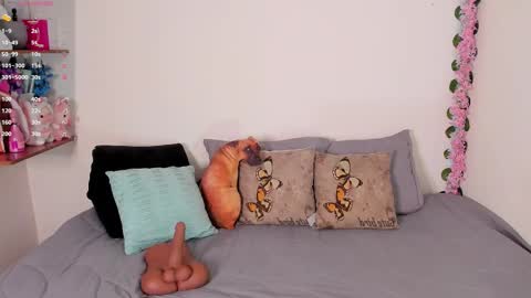 laura1__ online show from 6, 11, 2025