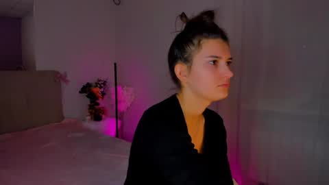 Snapshot of laura__leee chatting on 8, 1, 2025 Laura online show from 8, 1, 2025