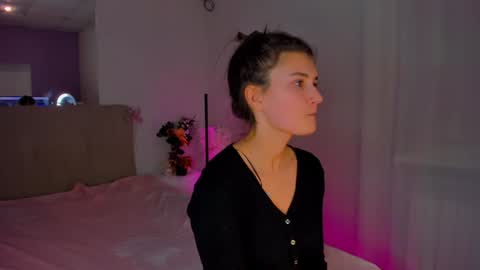 Snapshot of laura__leee chatting on 8, 1, 2025 Laura online show from 8, 1, 2025