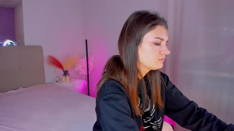 Snapshot of laura__leee chatting on 19, 1, 2025 Laura online show from 19, 1, 2025