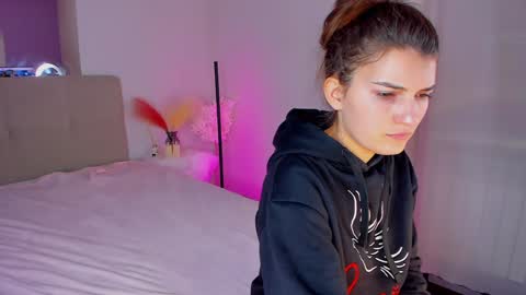 Snapshot of laura__leee chatting on 19, 1, 2025 Laura online show from 19, 1, 2025