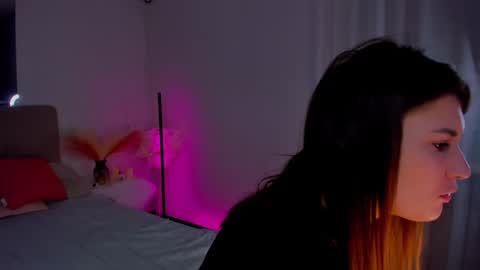 Snapshot of laura__leee chatting on 1, 2, 2025 Laura online show from 1, 2, 2025