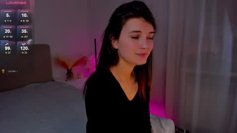 Snapshot of laura__leee chatting on 1, 2, 2025 Laura online show from 1, 2, 2025