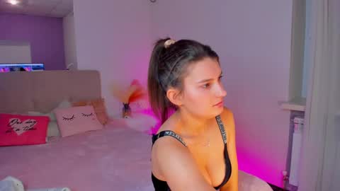 Snapshot of laura__leee chatting on 10, 2, 2025 Laura online show from 10, 2, 2025