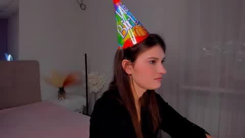 Snapshot of laura__leee chatting on 1, 3, 2025 Laura online show from 1, 3, 2025