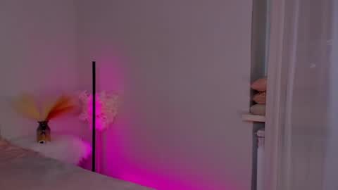 Snapshot of laura__leee chatting on 2, 3, 2025 Laura online show from 2, 3, 2025