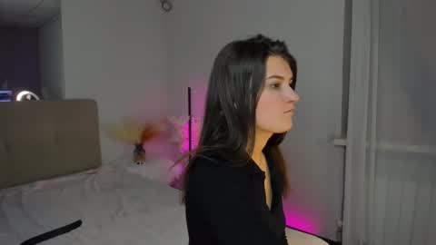 Snapshot of laura__leee chatting on 3, 3, 2025 Laura online show from 3, 3, 2025