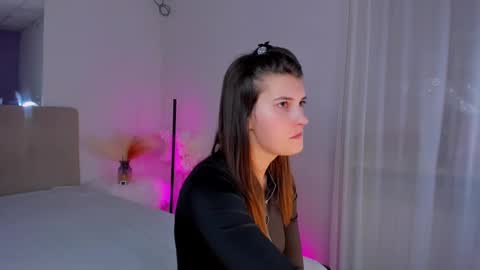 Snapshot of laura__leee chatting on 6, 3, 2025 Laura online show from 6, 3, 2025