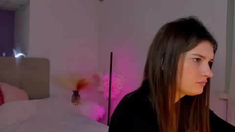 Snapshot of laura__leee chatting on 7, 3, 2025 Laura online show from 7, 3, 2025