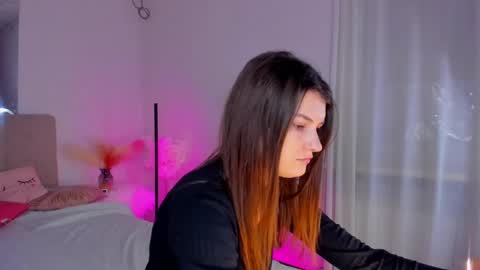 Snapshot of laura__leee chatting on 8, 3, 2025 Laura online show from 8, 3, 2025