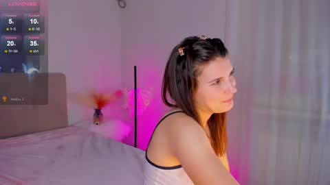 Snapshot of laura__leee chatting on 8, 3, 2025 Laura online show from 8, 3, 2025