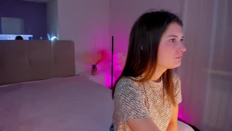 Snapshot of laura__leee chatting on 10, 3, 2025 Laura online show from 10, 3, 2025