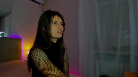 Snapshot of laura__leee chatting on 9, 9, 2025 Laura online show from 9, 9, 2025