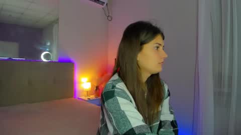 Snapshot of laura__leee chatting on 24, 9, 2025 Laura online show from 24, 9, 2025