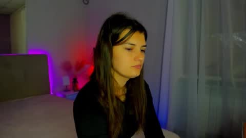 Snapshot of laura__leee chatting on 27, 9, 2025 Laura online show from 27, 9, 2025