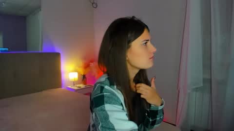 Snapshot of laura__leee chatting on 3, 10, 2025 Laura online show from 3, 10, 2025