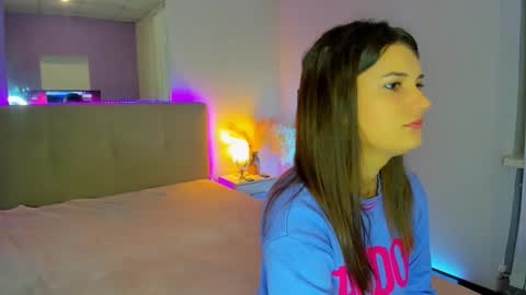 Snapshot of laura__leee chatting on 13, 10, 2025 Laura online show from 13, 10, 2025