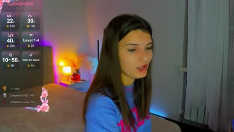 Snapshot of laura__leee chatting on 13, 10, 2025 Laura online show from 13, 10, 2025