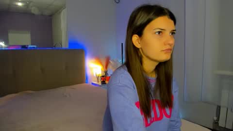 Snapshot of laura__leee chatting on 20, 10, 2025 Laura online show from 20, 10, 2025