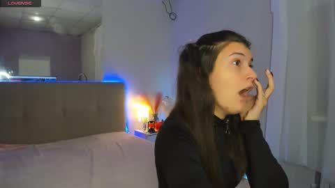 Snapshot of laura__leee chatting on 21, 10, 2025 Laura online show from 21, 10, 2025