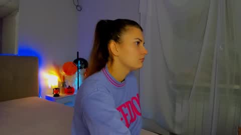 Snapshot of laura__leee chatting on 30, 10, 2025 Laura online show from 30, 10, 2025