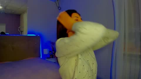 Snapshot of laura__leee chatting on 18, 11, 2025 Laura online show from 18, 11, 2025