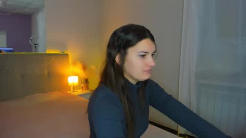 Snapshot of laura__leee chatting on 19, 11, 2025 Laura online show from 19, 11, 2025