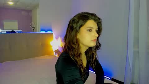 Snapshot of laura__leee chatting on 24, 11, 2025 Laura online show from 24, 11, 2025