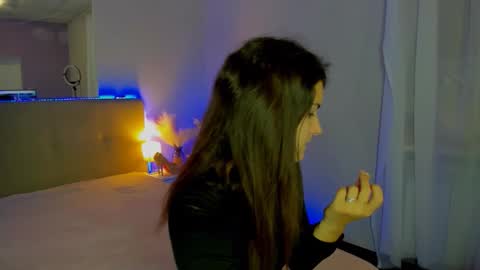 Snapshot of laura__leee chatting on 25, 11, 2025 Laura online show from 25, 11, 2025