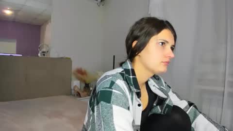 Snapshot of laura__leee chatting on 1, 12, 2025 Laura online show from 1, 12, 2025