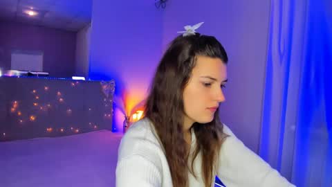 Snapshot of laura__leee chatting on 3, 5, 2026 Laura online show from 3, 5, 2026