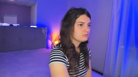 Snapshot of laura__leee chatting on 7, 5, 2026 Laura online show from 7, 5, 2026