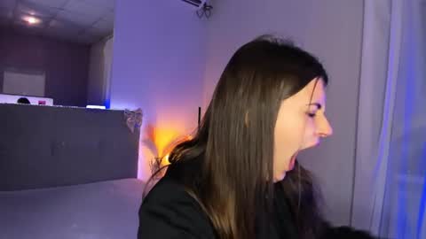 Snapshot of laura__leee chatting on 8, 7, 2026 Laura online show from 8, 7, 2026