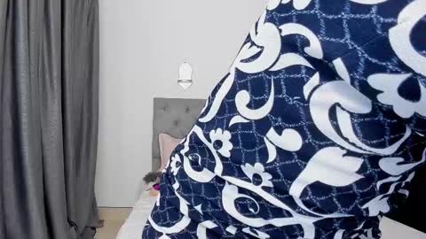 Snapshot of laura__martiinez chatting on 8, 9, 2025 online show from 8, 9, 2025