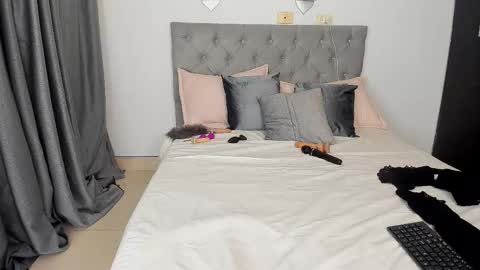 Snapshot of laura__martiinez chatting on 10, 9, 2025 online show from 10, 9, 2025