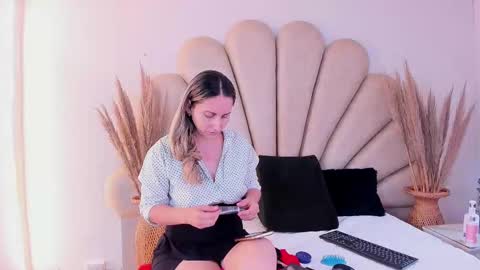 Snapshot of laura__martiinez chatting on 17, 10, 2025 online show from 17, 10, 2025